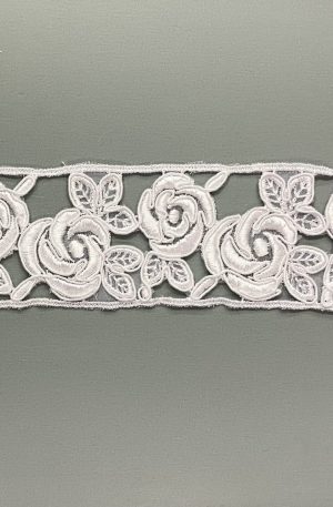 06-824 Fehér hímzett szegő csipke 5,8cm