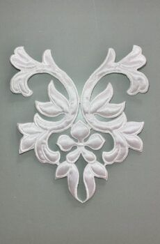 06-427 Steppelt szatén fehér csipkemotívum