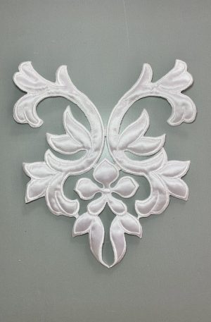 06-427 Steppelt szatén fehér csipkemotívum