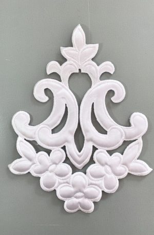 06-429 Steppelt szatén fehér csipkemotívum