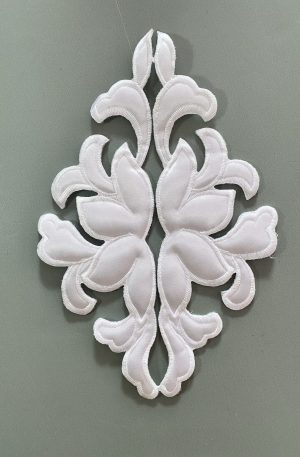 06-430 Steppelt szatén fehér csipkemotívum