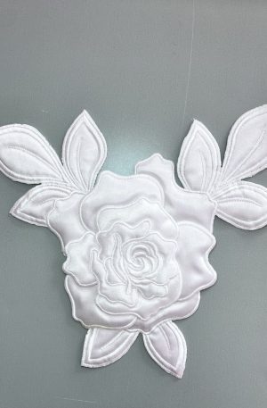 06-436 Steppelt szatén fehér csipkemotívum