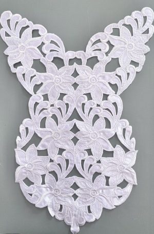 06-540 Fehér hímzett csipke  43x28cm