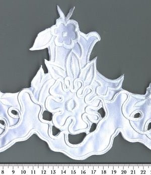 06-696 Fehér hímzett szegő csipke 16cm