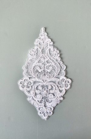 06-163 Tüll alapú fehér csipkemotívum