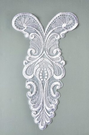 06-166 Organza alapú fehér csipkemotívum