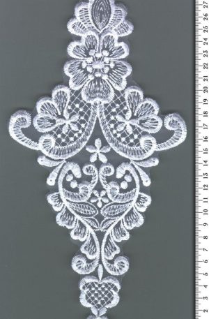 06-396 Organza alapú fehér csipkemotívum