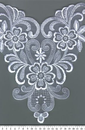 06-404 Organza alapú fehér csipkemotívum
