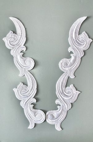 06-435 Steppelt szatén fehér páros csipkemotívum