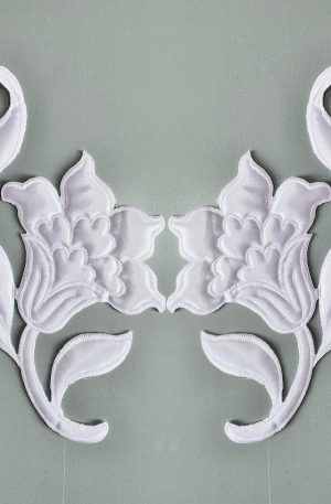 06-488 Steppelt szatén fehér páros csipke