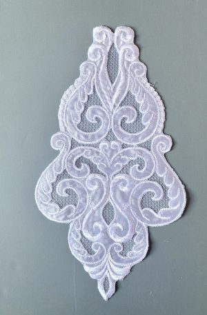 06-289 Tüll és düsessz alapú fehér csipkemotívum