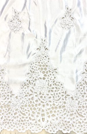 28-138 Fehér düsessz alapú áttört csipke