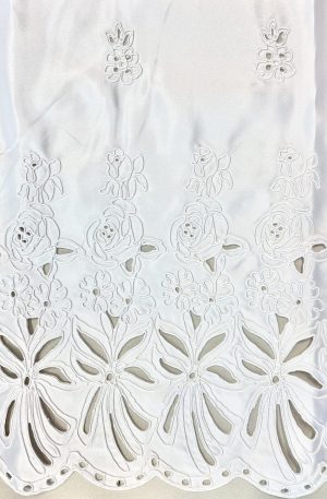 28-139 Fehér düsessz alapú áttört csipke