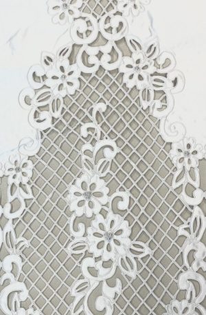 28-154 Fehér düsessz alapú áttört csipke