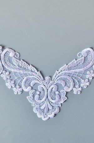 06-2501 Organza alapú fehér csipkemotívum