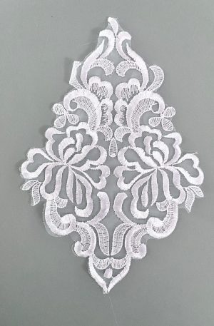 06-329 Organza alapú fehér csipkemotívum