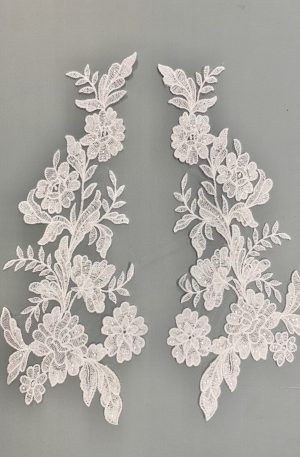 06-1300 Törtfehér páros csipke 34 x 14cm