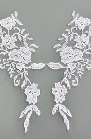 06-1318 – Fehér páros csipke apró virág és levél mintával