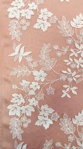 28-758-8 leveles törtfehér csipkeanyag