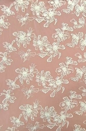 28-759-4 törtfehér gyöngyös csipkeanyag