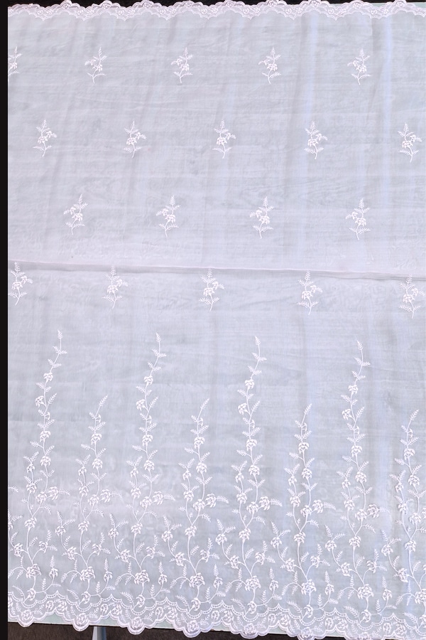 Fehér hímzett muszlin organza