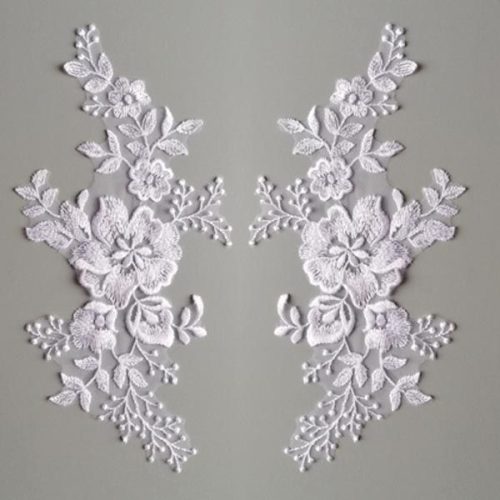 06-1278 – Törtfehér páros csipke különleges virágmintával