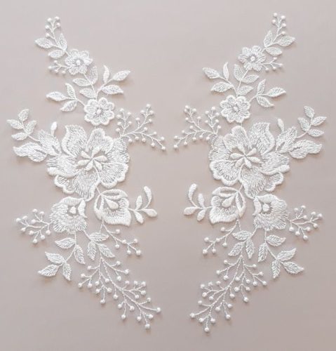 06-1278 – Törtfehér páros csipke különleges virágmintával