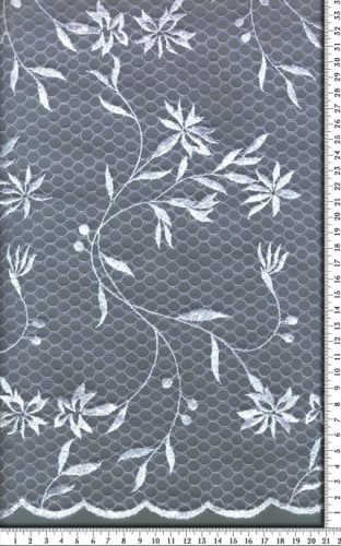 Fehér organza alapon hímzett csipke 28-262