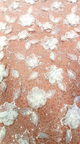 28-760-1 gyöngyös 3D-s törtfehér csipkeanyag