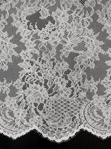 Törtfehér rácsos indás rachel csipkeanyag esküvői ruhákhoz