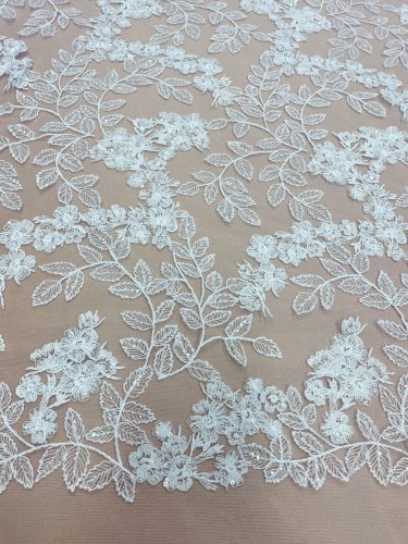 Fehér, flitteres, leveles csipkeanyag