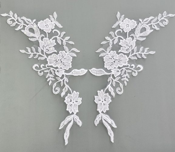 06-1318 – Fehér páros csipke apró virág és levél mintával