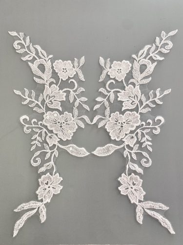 06-1319 – Törtfehér páros csipke apró virág és levél mintával